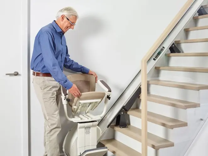 Silla salvaescaleras Confort: solución configurable y a medida para escaleras rectas