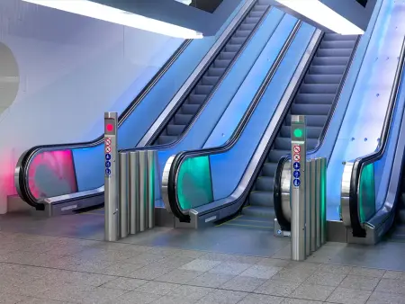 Escaliers mécaniques dans le métro de Oostlijn, à Amsterdam