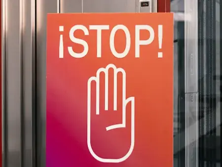 TK Elevator Wartung STOPP-Schild