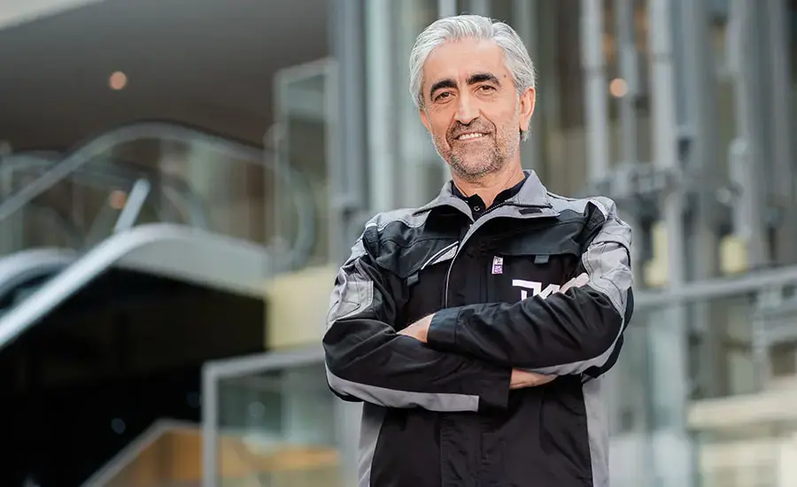
A TK Elevator Wartungstechniker
