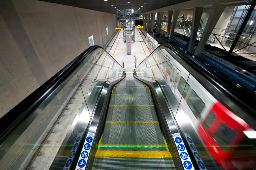 Metro Yürüyen Merdivenleri
